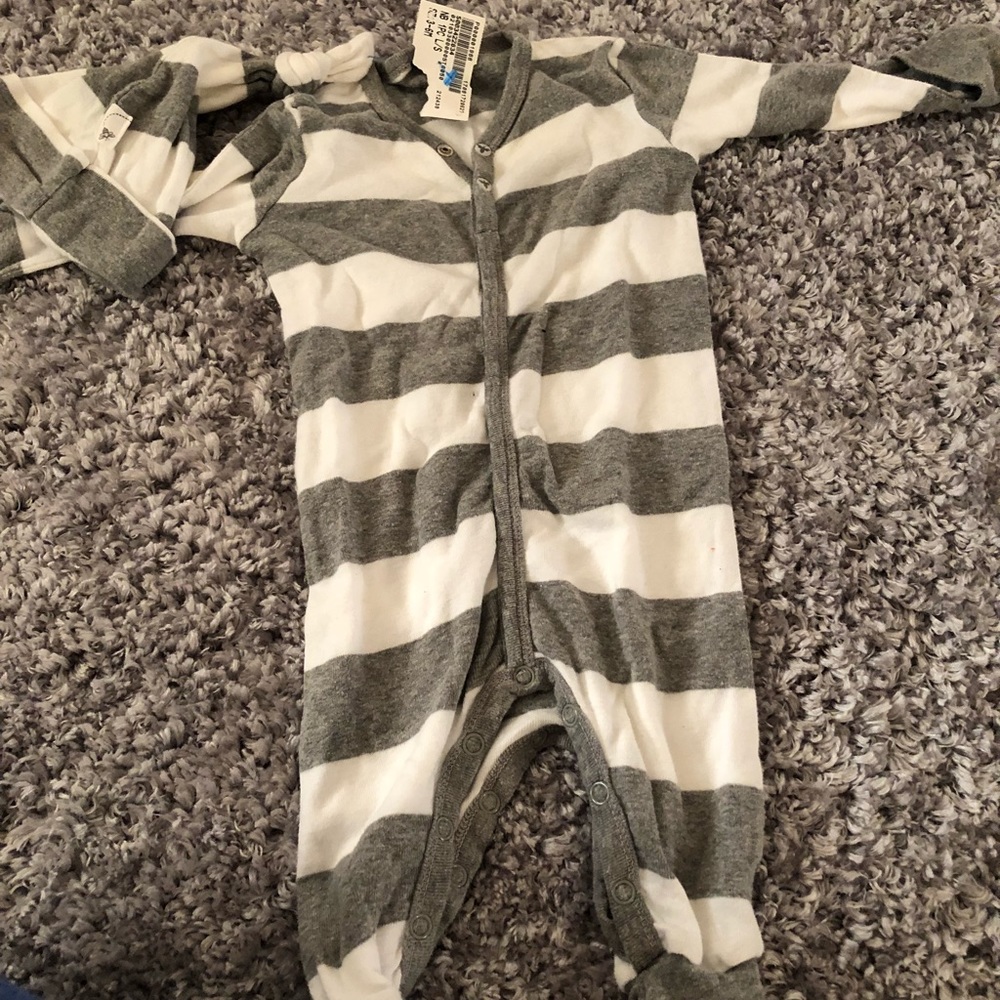 Infant Burt’s Bee sleeper with hat